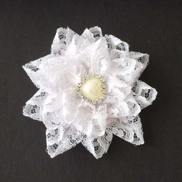 "Heart of Pearl" Flower pin/hair clip - Picture 1 of 1